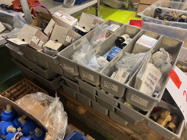 1052125-1 Various spare parts and pipe parts