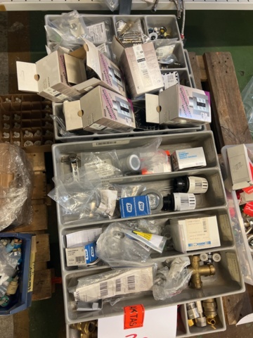 1052125-2 Various spare parts and pipe parts