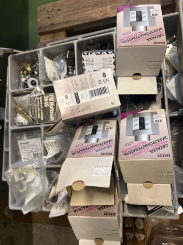 1052125-4 Various spare parts and pipe parts