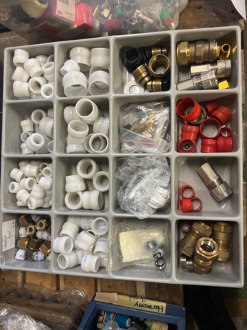 1052125-5 Various spare parts and pipe parts