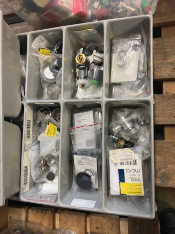 1052125-6 Various spare parts and pipe parts