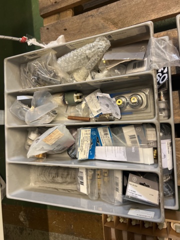 1052125-8 Various spare parts and pipe parts