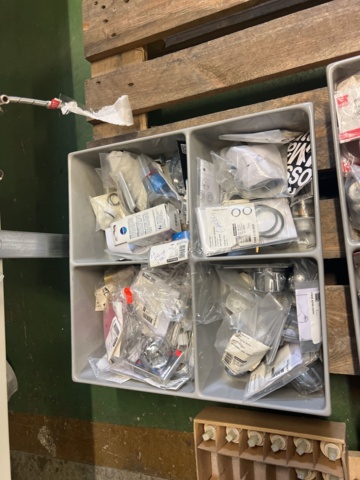 1052125-9 Various spare parts and pipe parts