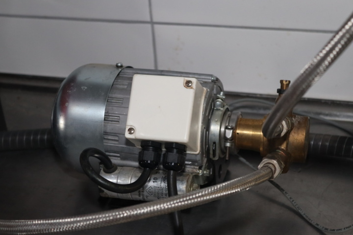 1063394-8 La Marzocco FB80 3 group, Espresso machine.