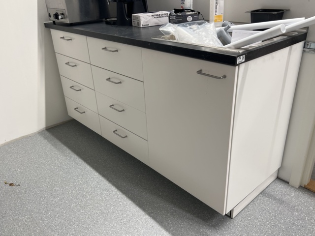 1024260-1 Kitchen benches and cupboards for dismantling