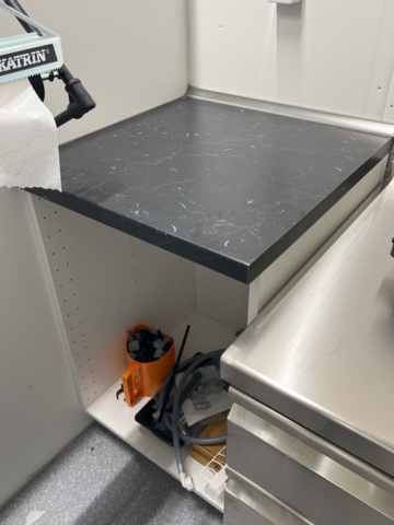 1024260-10 Kitchen benches and cupboards for dismantling