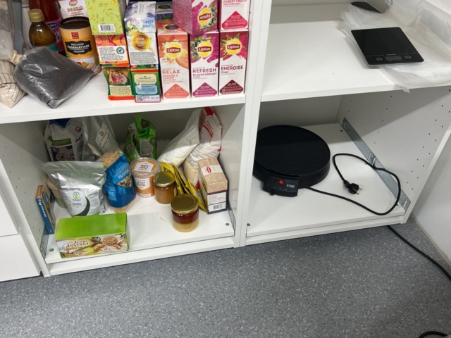 1024260-15 Kitchen benches and cupboards for dismantling