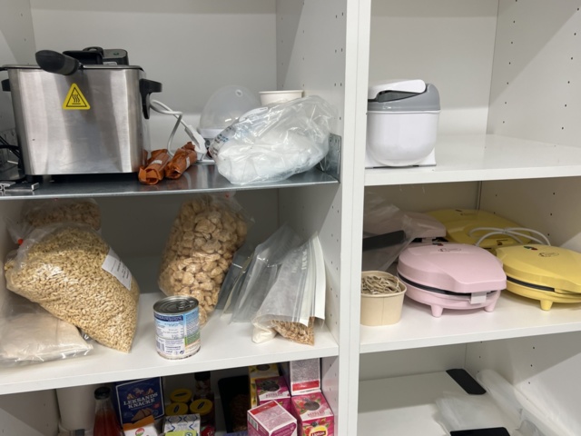 1024260-17 Kitchen benches and cupboards for dismantling