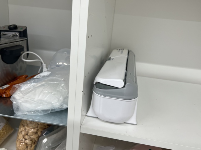 1024260-19 Kitchen benches and cupboards for dismantling