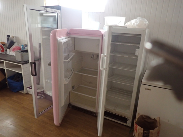 3 fridges, 1 freezer of which a Smeg - PS Auction - We value the future ...