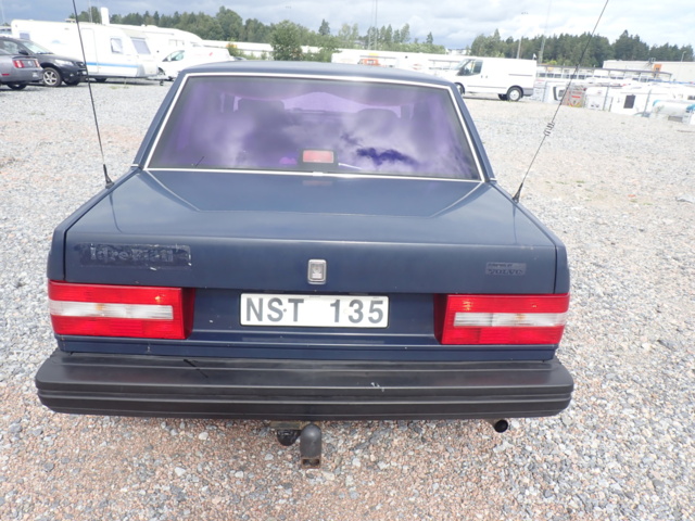 1062947-5 Volvo 740 2.3 Manual, 115hp, 1988