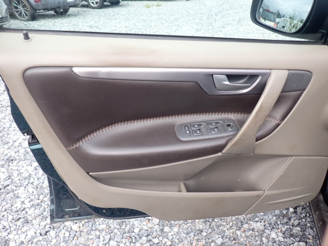 1062948-7 Volvo XC70 2.5T AWD Manual, 210hp, 2003