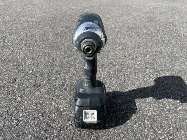 1063774-3 Makita DTD 153 with battery