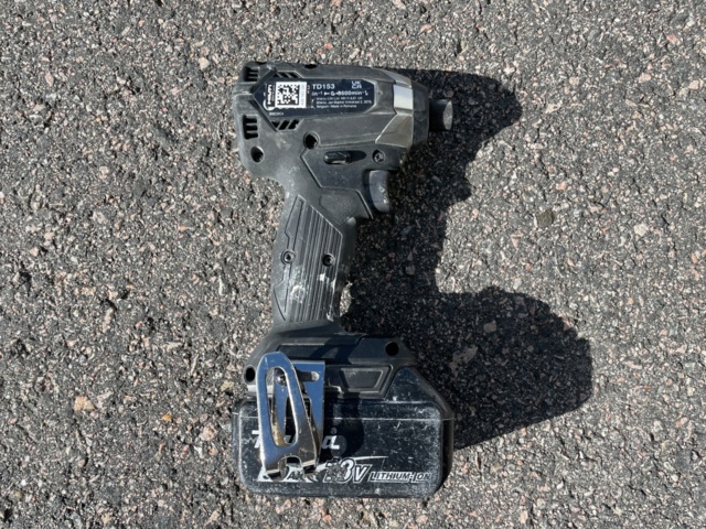 1063774-4 Makita DTD 153 with battery