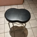 1049013-3 Standing table with 3 bar stools