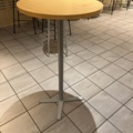 1049013-4 Standing table with 3 bar stools