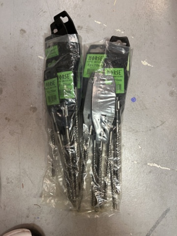 1039454-4 Diverse nya borrar, sågblad, bits, skruv, bultar mm