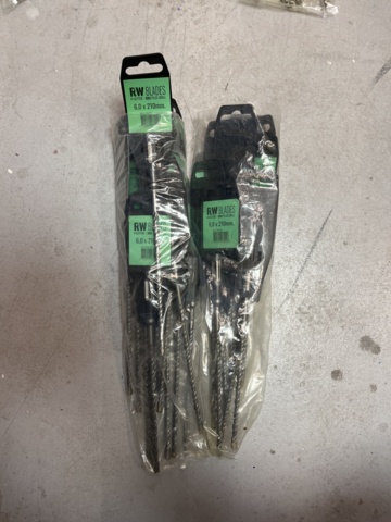 1039454-5 Diverse nya borrar, sågblad, bits, skruv, bultar mm