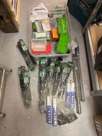 1039454-15 Diverse nya borrar, sågblad, bits, skruv, bultar mm