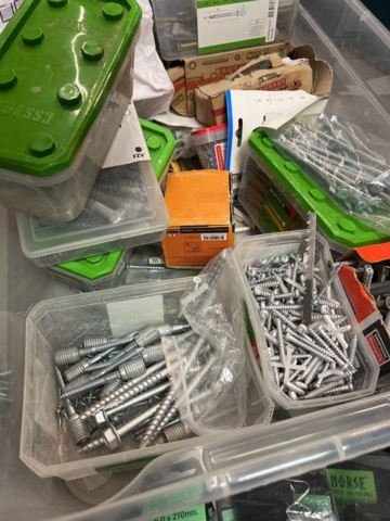 1039454-21 Diverse nya borrar, sågblad, bits, skruv, bultar mm