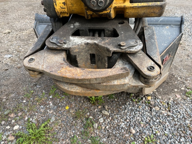 1039462-10 Kubota KX080-4