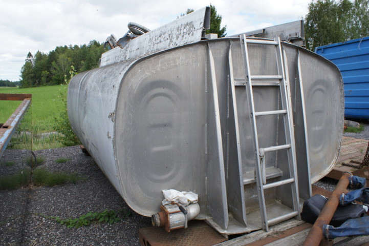 773430-2 Vattentunna på flak
