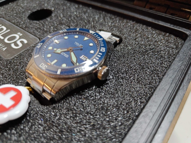 1064558-8 Lot of TIMELESS watches and watch boxes