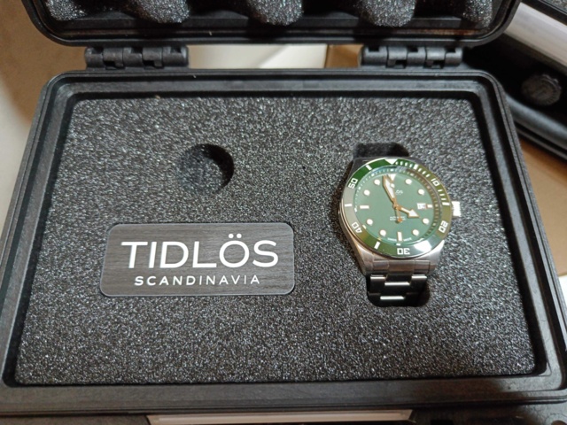 1064558-9 Lot of TIMELESS watches and watch boxes