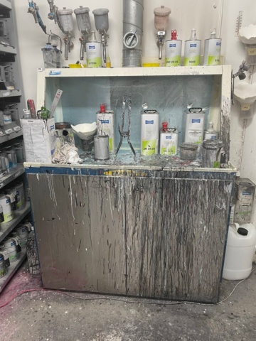 1049043-1 Mixing bench with cabinet