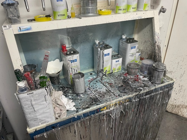 1049043-5 Mixing bench with cabinet