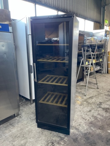 898442-2 Vestfrost wine cooler VKG571 with room for 116 bottles