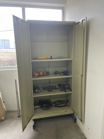 1049067-1 Sheet metal cabinet with alignment tool