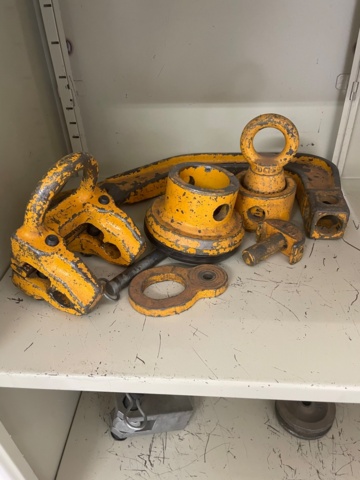 1049067-4 Sheet metal cabinet with alignment tool