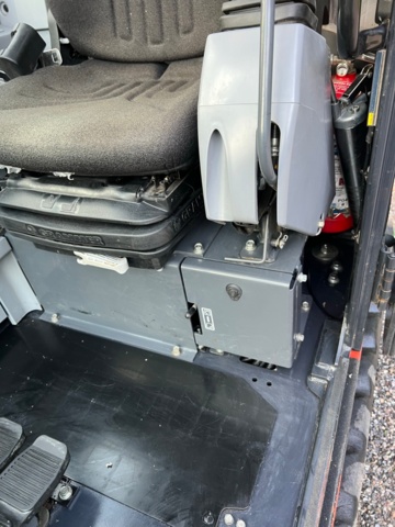 1039462-30 Kubota KX080-4