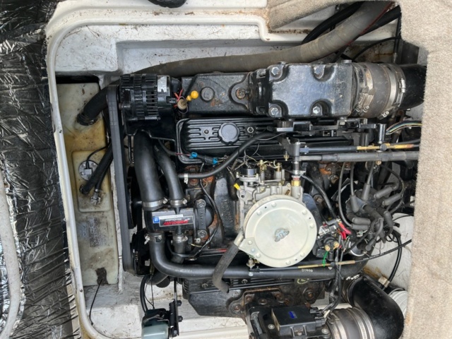 1072113-34 Maxum 2100 SC Daycrusier 2001 V8 Mercury 5.7