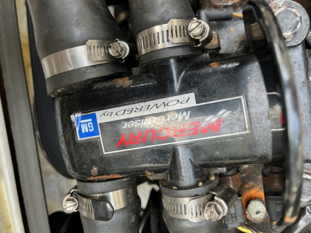 1072113-38 Maxum 2100 SC Daycrusier 2001 V8 Mercury 5.7