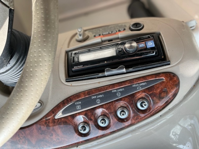 1072113-52 Maxum 2100 SC Daycrusier 2001 V8 Mercury 5.7