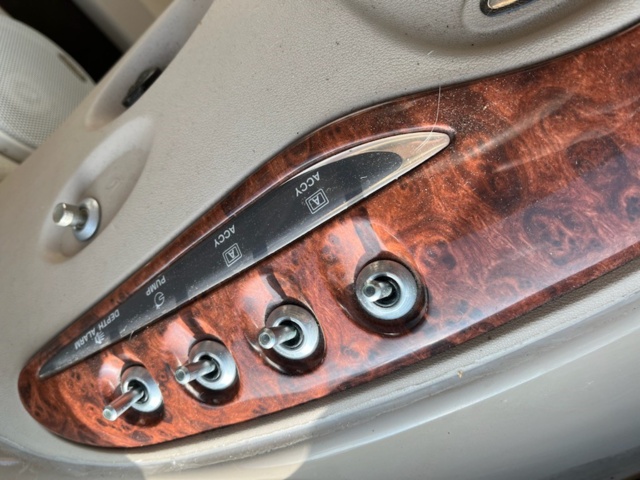 1072113-53 Maxum 2100 SC Daycrusier 2001 V8 Mercury 5.7