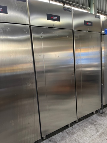 898446-1 Restaurant refrigerator Gemm 700 liters. Purchased in 2021. Tested, works
