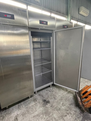 898446-2 Restaurant refrigerator Gemm 700 liters. Purchased in 2021. Tested, works