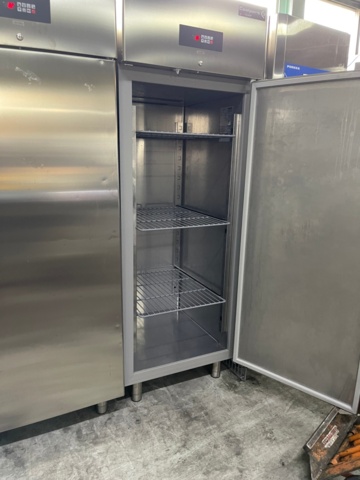 898447-2 Restaurant refrigerator Gemm 700 liters. Purchased in 2021. Tested, works