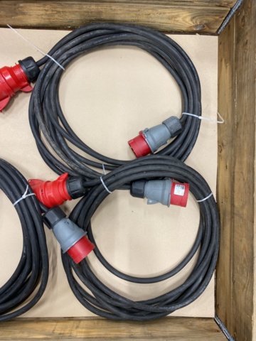 1072594-2 4st 3-fas förlängningskablar 32A