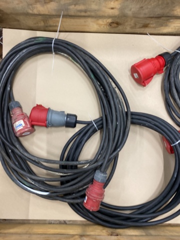 1072594-3 4st 3-fas förlängningskablar 32A