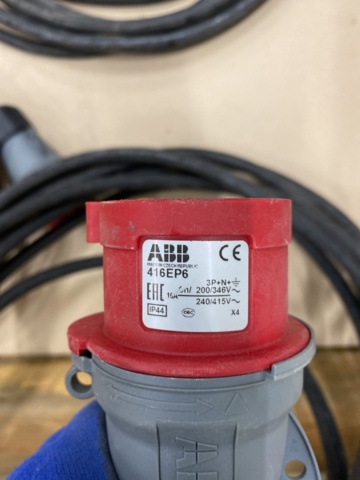 1072594-4 4st 3-fas förlängningskablar 32A