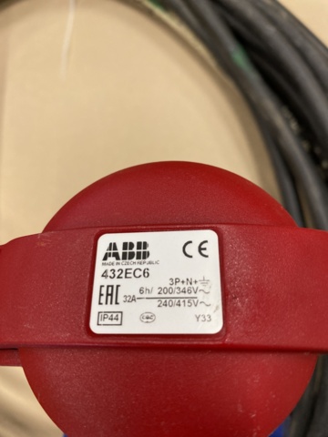 1072594-5 4st 3-fas förlängningskablar 32A