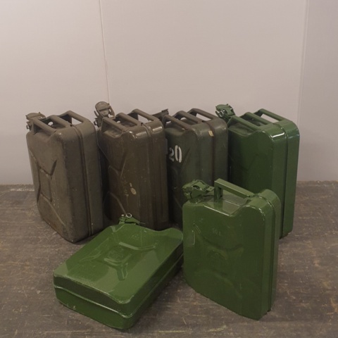 825077-2 Party Militaria