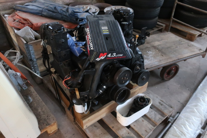1073453-1 Boat engine, Mercruiser MCM 4.3L (repair item)