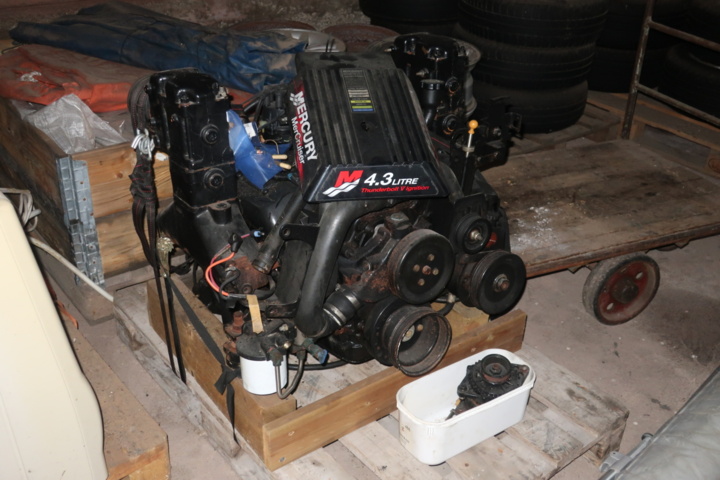 1073453-3 Boat engine, Mercruiser MCM 4.3L (repair item)