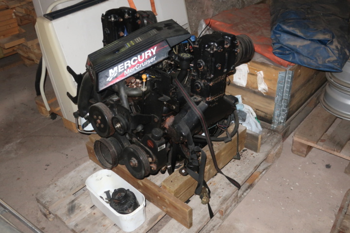 1073453-4 Boat engine, Mercruiser MCM 4.3L (repair item)