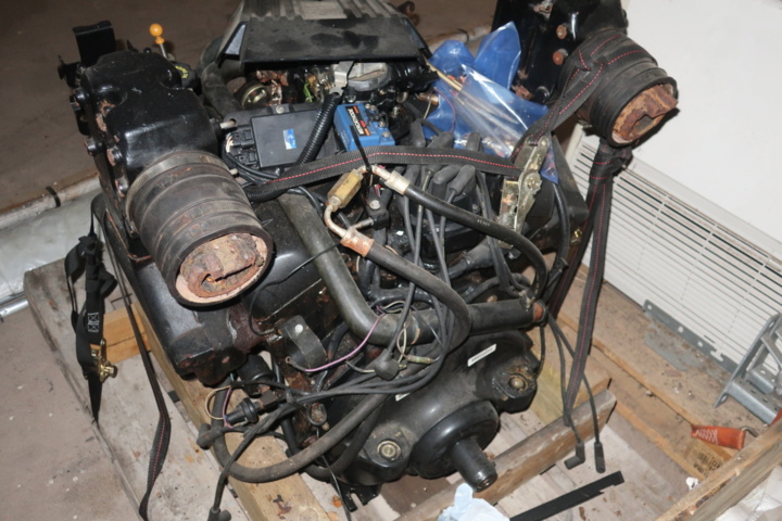 1073453-6 Boat engine, Mercruiser MCM 4.3L (repair item)